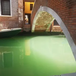 https://the-secret-garden-in-the-very-heart-of-venice.hotelinveneto.com
