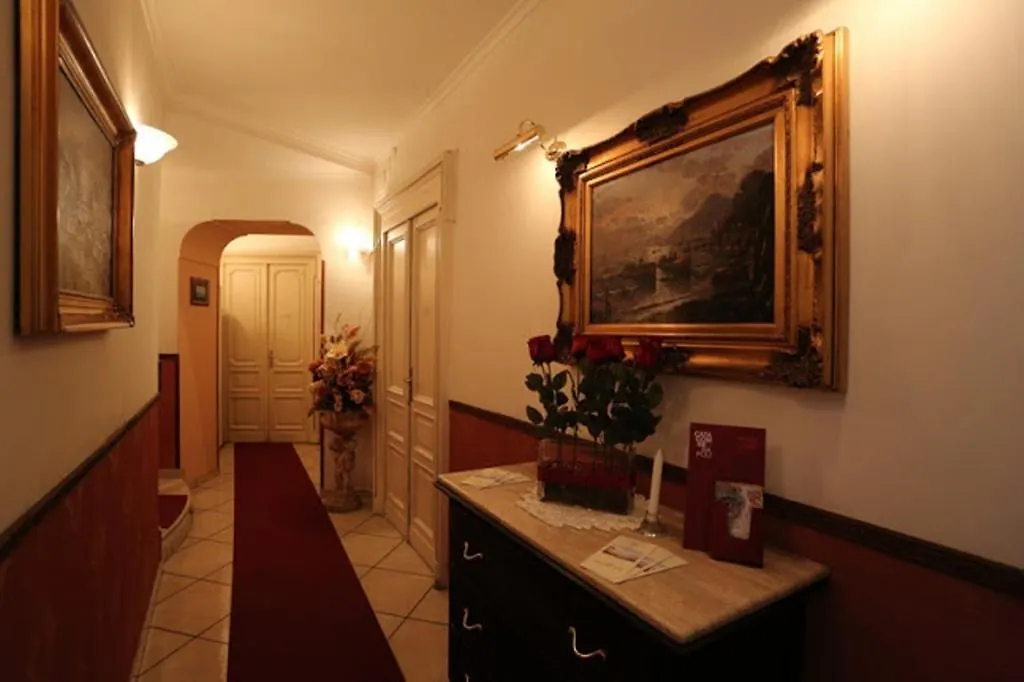 Bovio Suite Naples 3*,